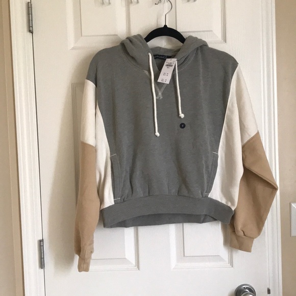 Abercrombie & Fitch Tops - Abercrombie colorblock hoodie